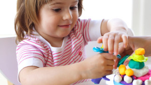 preschooler_playing_with_playdough