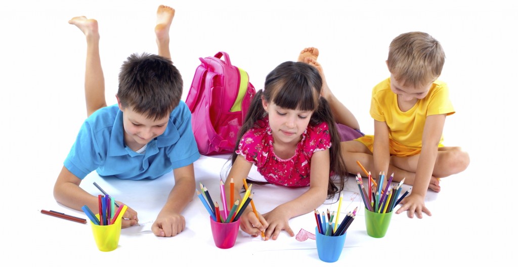 CRIANÇAS-PINTANDO-1024x528